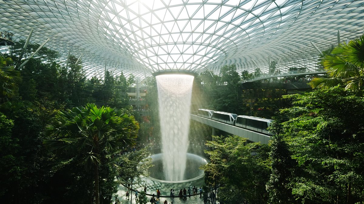 aeroportul verde Changi din Singapore